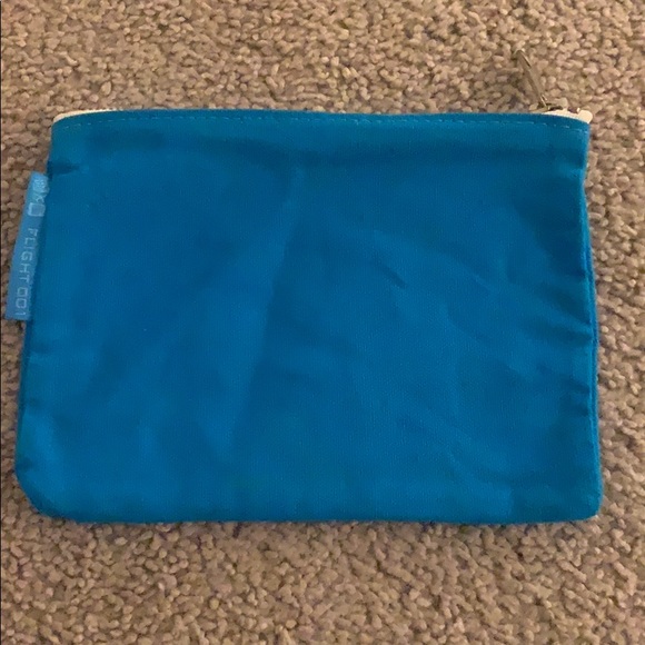 Flight 001 pouch - Picture 2 of 16